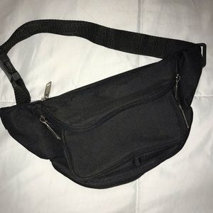 fanny pack🖤